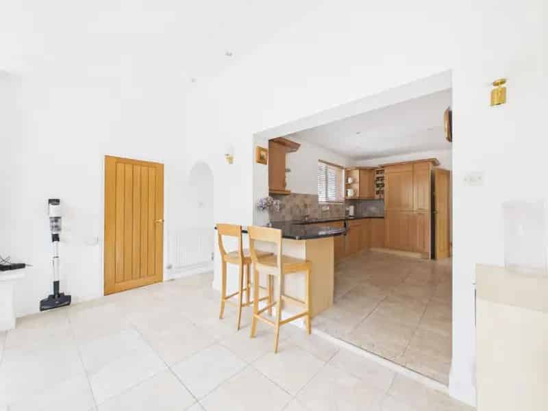 2 bed property for sale