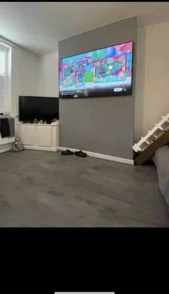 2 Bed Terraced House Rochdale Near Schools Shops Train Station