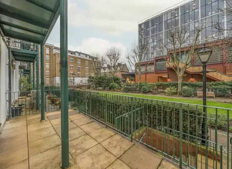 Two Double Bedroom Apartment with Private Terrace