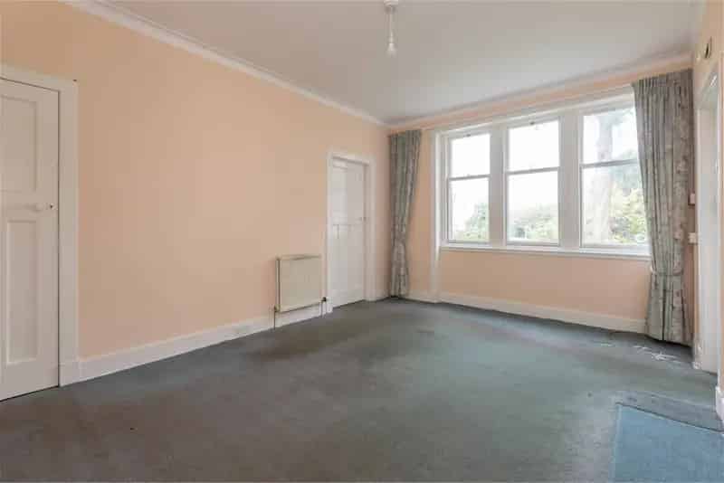 2 Bed Flat Comely Bank Private Gardens Requires Modernisation