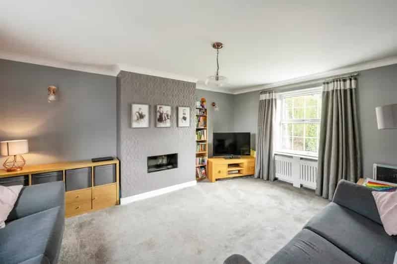 3 Bed Semi Detached House with Garage and Conservatory