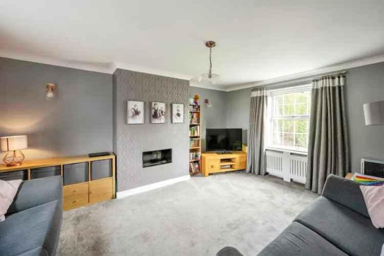 3 Bed Semi Detached House with Garage and Conservatory