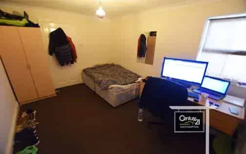2 Bed Flat Southampton City Centre - Students Only