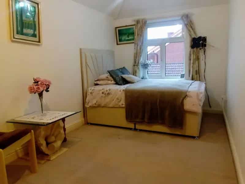 House For Rent , Parrs Wood Road, Manchester, England
