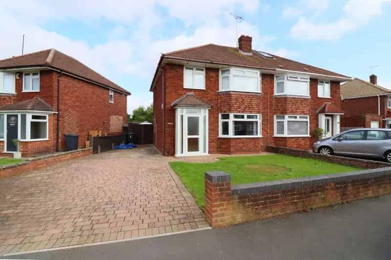 3 Bedroom Semi Detached House To Rent
