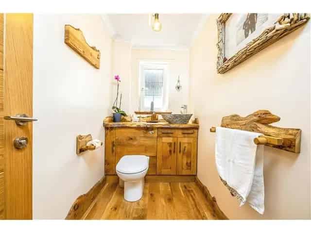 4 Bedroom Detached House for Sale with River Clyde Views