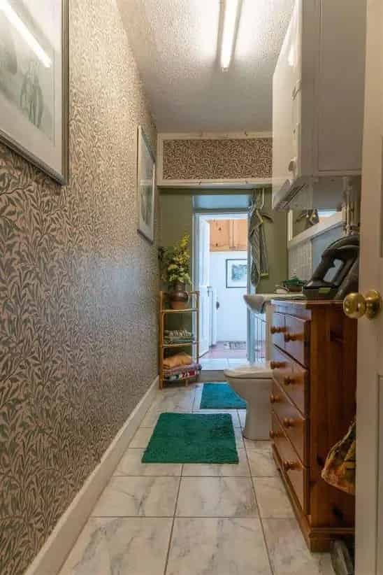 5 Bed House For Sale Spacious Family Home