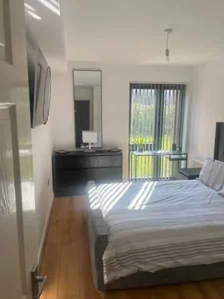 2 Bedroom Ground Floor Flat with Garden Access