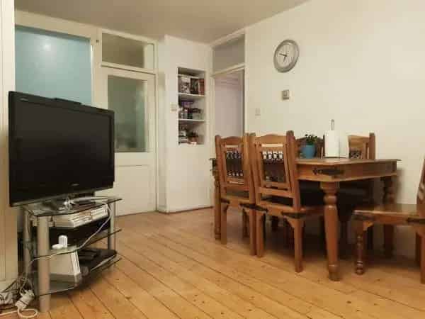 Spacious 2 Bed Flat Near Shadwell DLR