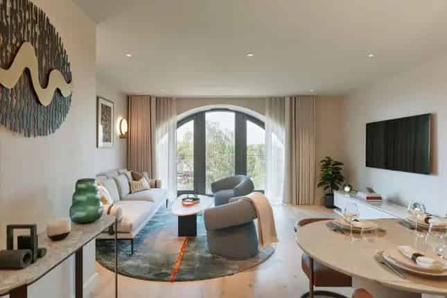 Luxury Riverfront Flat in Chelsea Powerhouse