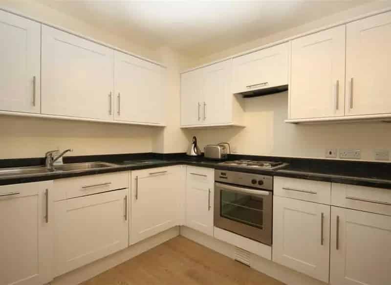 Two Double Bedroom Flat Near Teddington High Street