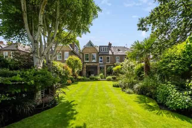 5 Bedroom Victorian Villa for Sale in London W4
