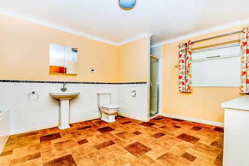 Spacious Family Home with Large Garden and Outbuildings