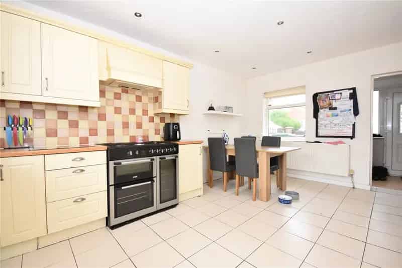 Three Bedroom Mid Terrace House Kippax Ideal First Time Buyer Chain Free