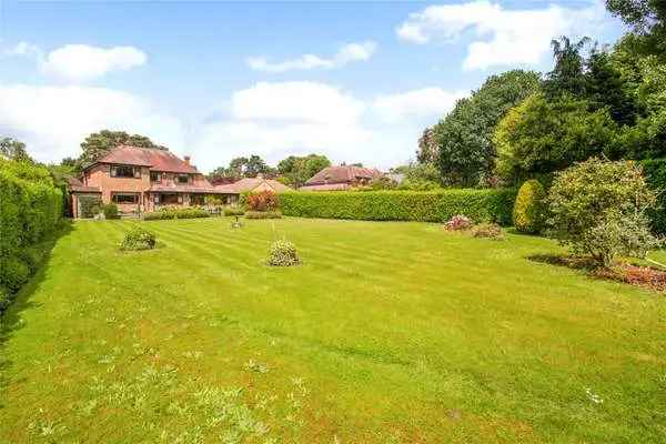 Family Home on Wentworth Estate with Planning Permission