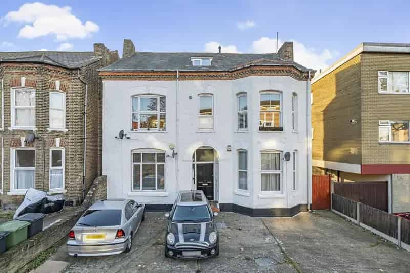 Flat For Sale , London, England