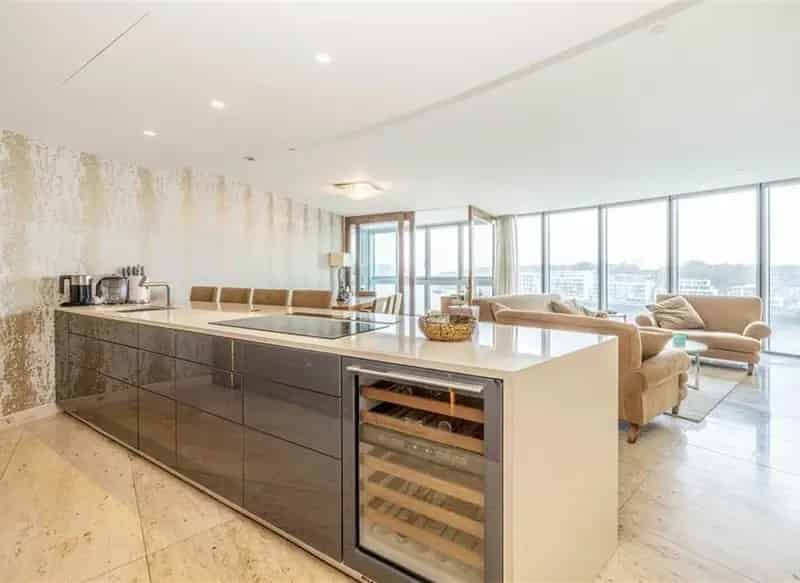 3-Bed Apartment with Battersea Power Station Views