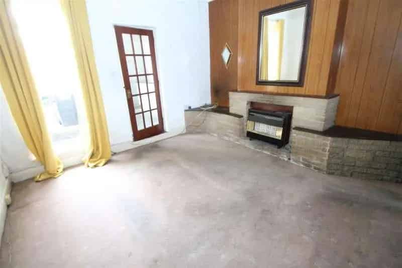 3 Bed House for Sale Requiring Modernisation Large Garden Investment Opportunity