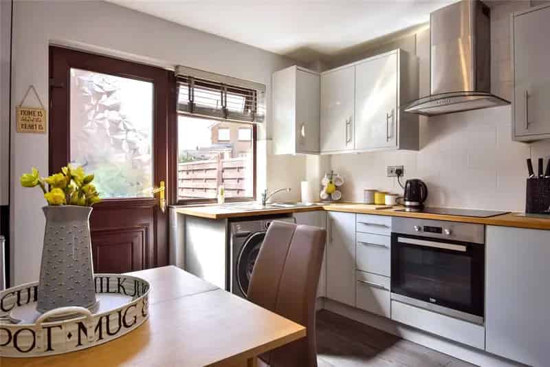 2 Bed Mid Town House in Crigglestone