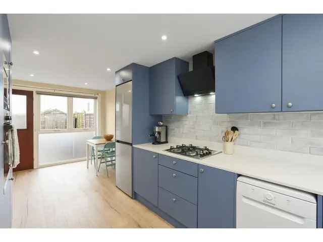 2 bedroom end-terraced house for sale