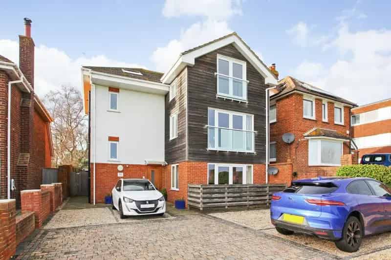 2 Bedroom Sea View Apartment Folkestone CT19
