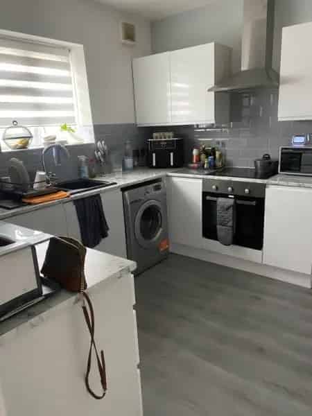 Semi Detached House New Kitchen Bathroom Low Maintenance Near Station