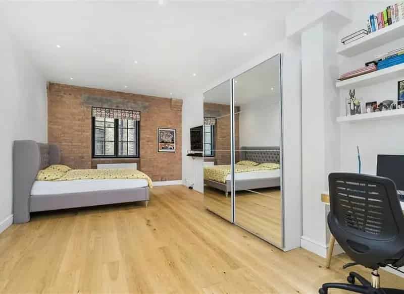 Flat For Sale , The Highway, London, England