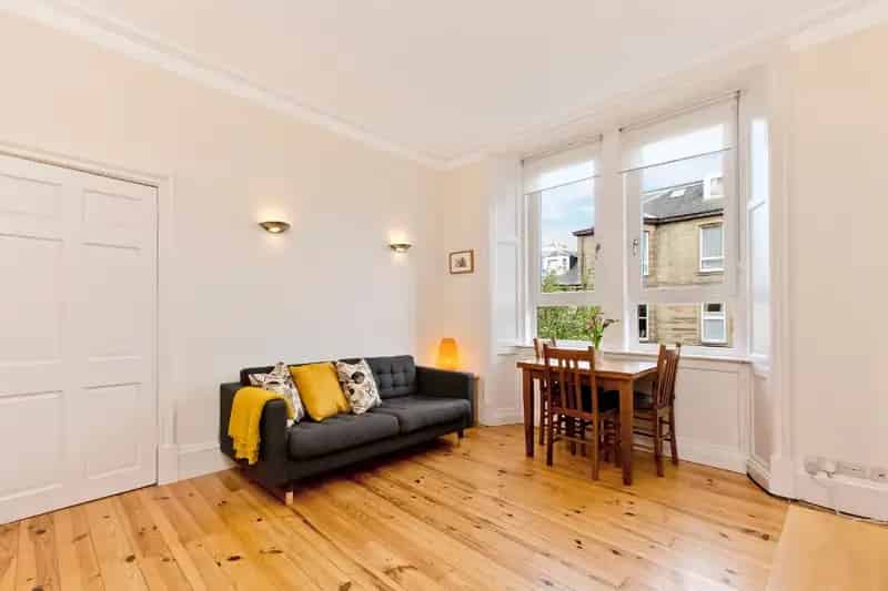 2 Bedroom Flat House to Rent in Edinburgh