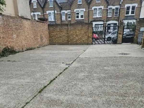 Two-Bedroom Flat Near Seven Sisters Station