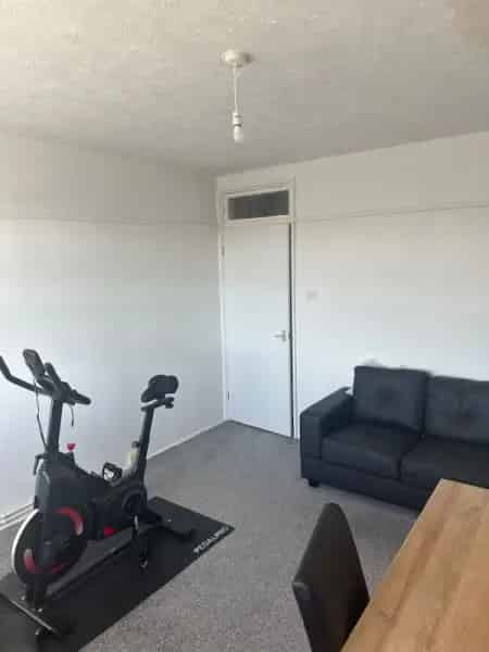 Spacious One Bedroom Flat Near Portsmouth & Southsea Station