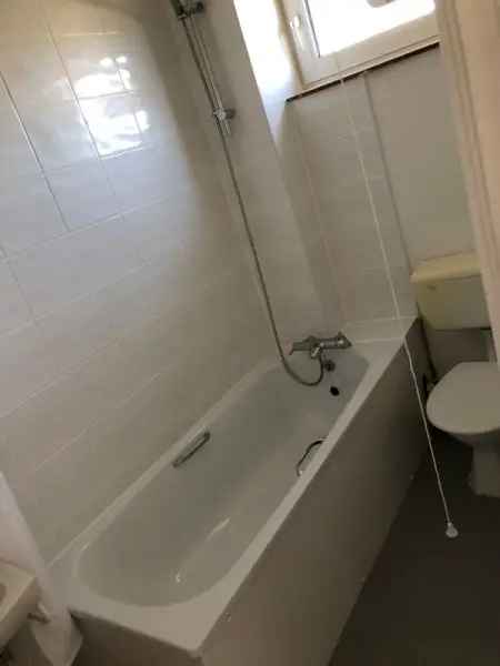 Flat For Rent in Basingstoke and Deane, England