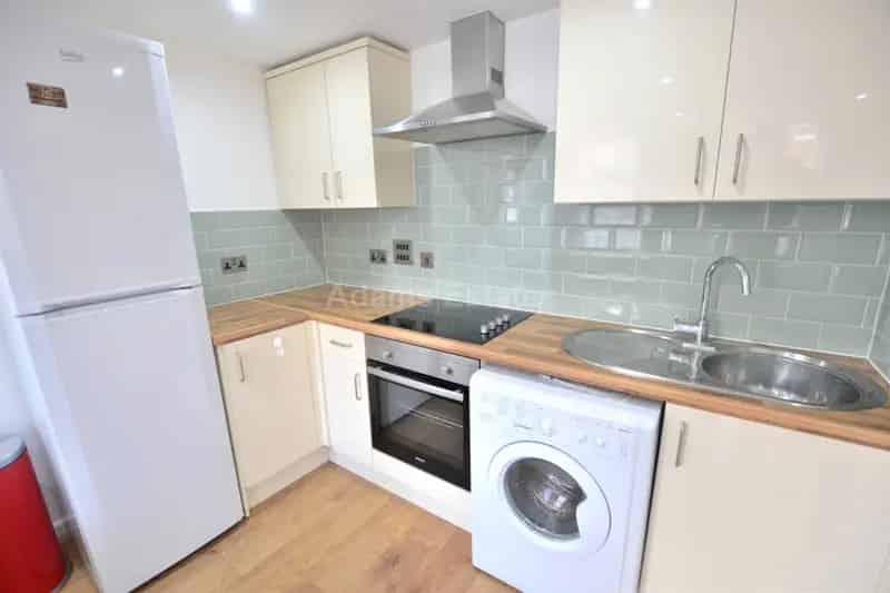 1 Bedroom Furnished Apartment Near Reading Town Centre