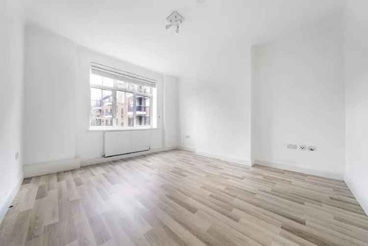 Flat For Sale in London, England