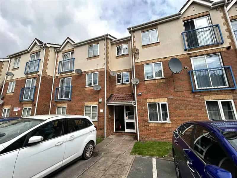 2 Bedroom First Floor Flat to Rent Available August