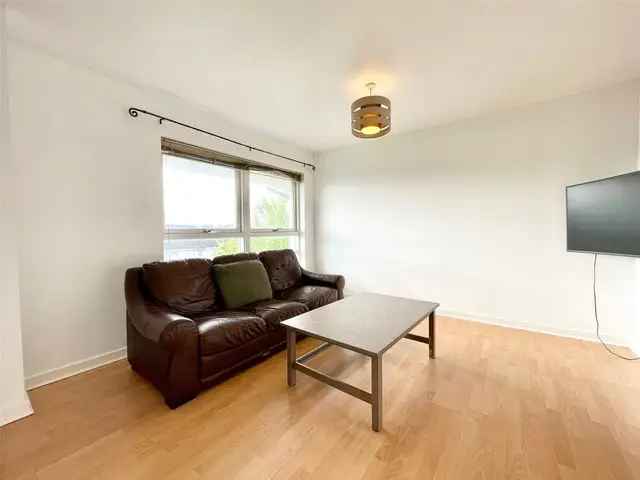 2 Bedroom Flat for Sale Top Floor Apartment Cul De Sac Location
