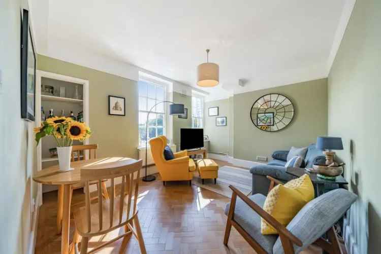 Two Bedroom River Thames Apartment near Battersea Square