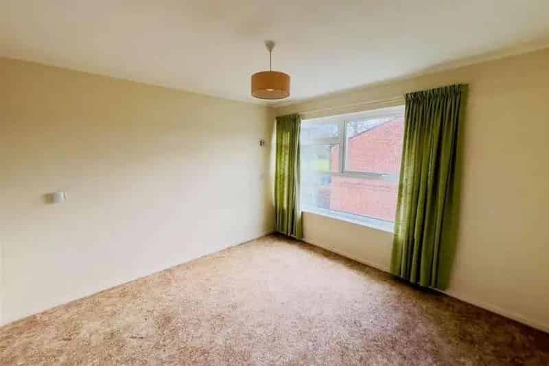 1 Bedroom Flat for Sale Eden Park Avenue