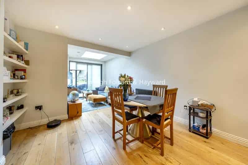 Modern 2-Bed Apartment with Private Garden Near Kilburn High Road