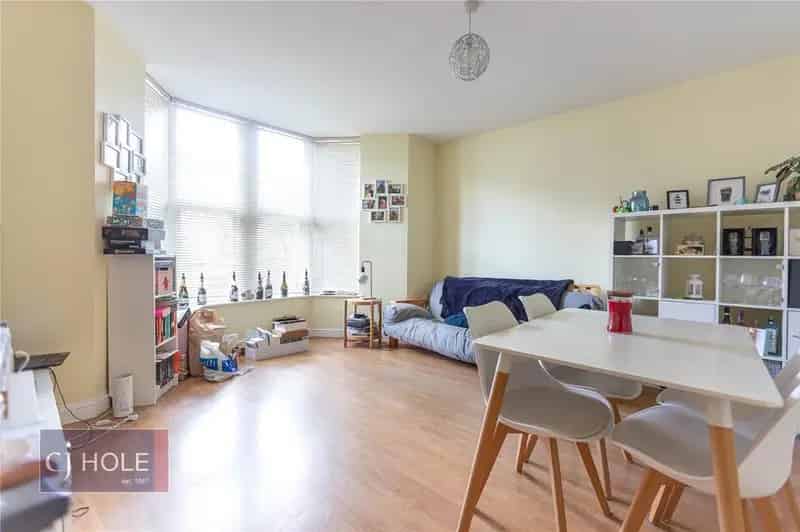 2 Bedroom Victorian Garden Flat to Rent in Bishopston Bristol