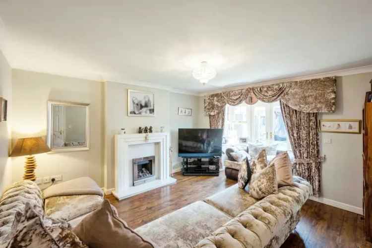 4 Bedroom Detached House Modern Estate Family Home
