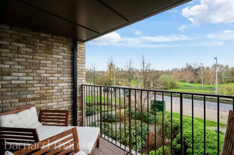 One Bedroom Apartment Lakeside Drive West Twyford
