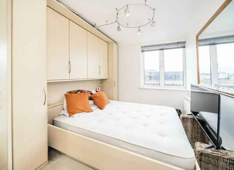 Penthouse Apartment with City Views and Home Office