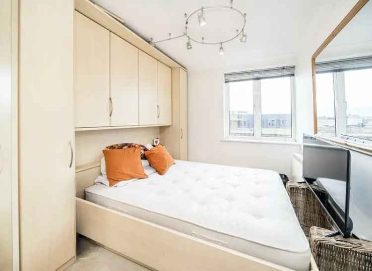 Penthouse Apartment with City Views and Home Office