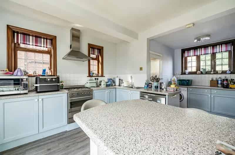 4 Bedroom Detached House Near West Wycombe