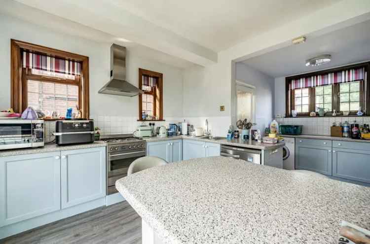 4 Bedroom Detached House Near West Wycombe
