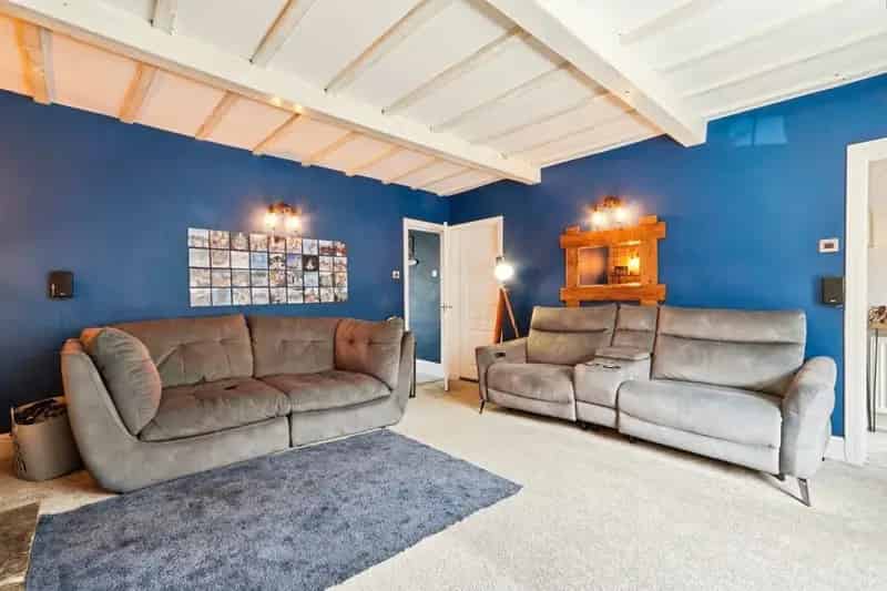3 Bed Mid Terraced House with Garage and Garden