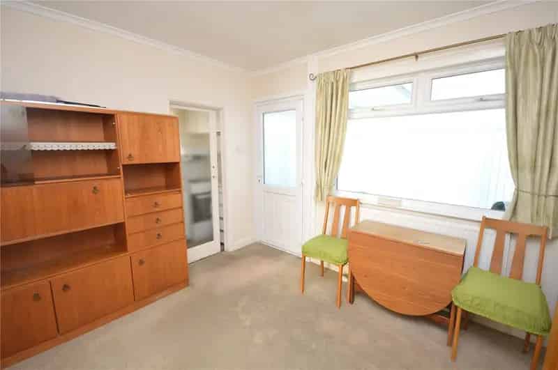 3 Bed Semi Detached House Near M62 M1 Motorway Links