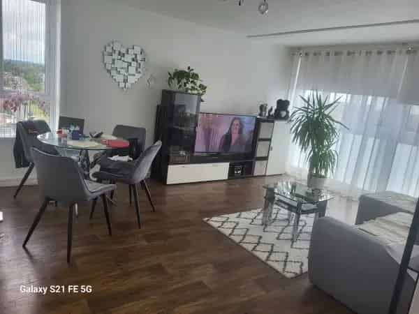 1 Bed Flat 6th Floor with Parking. Needs Garden