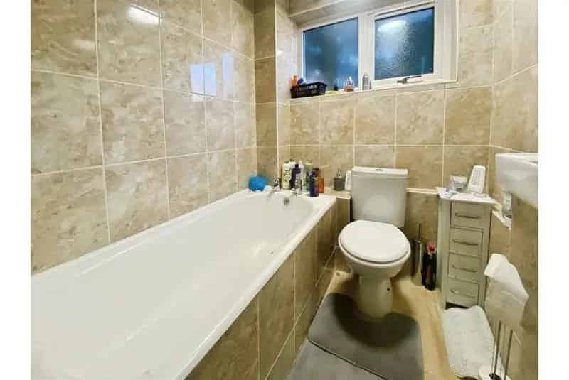 2 Bed Flat for Sale