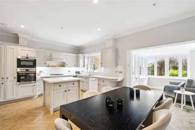Barnes Townhouse for Sale - 4 Beds, 2 Baths, Landscaped Garden